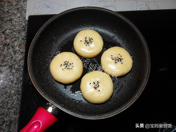 在家自制酥皮冰绿豆饼不用烤箱,酥皮绿豆饼有哪些好看做法图解