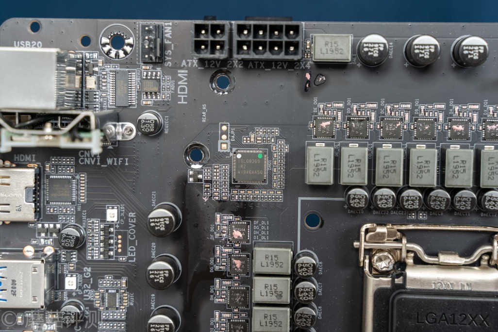 技嘉z490aorusproax主板多大,技嘉z490aorusproax是超级雕吗
