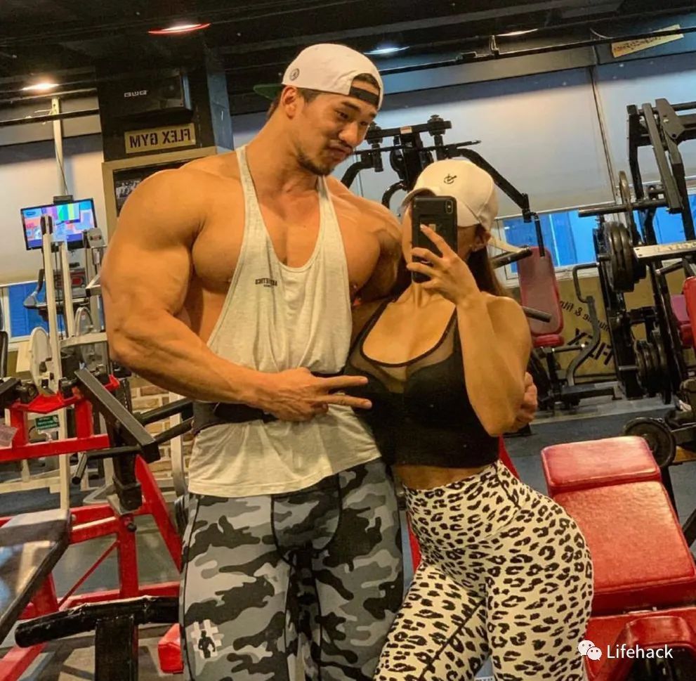 肌肉男女实力强啪，帅翻整个健身圈