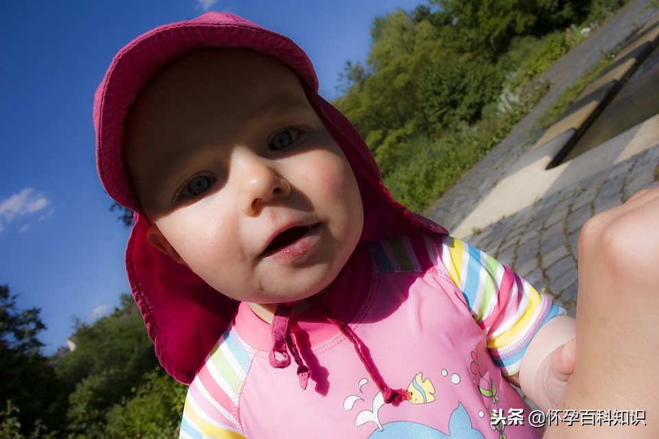 婴儿大便规律每次都有奶瓣,婴儿的排便和吃饭时间规律吗