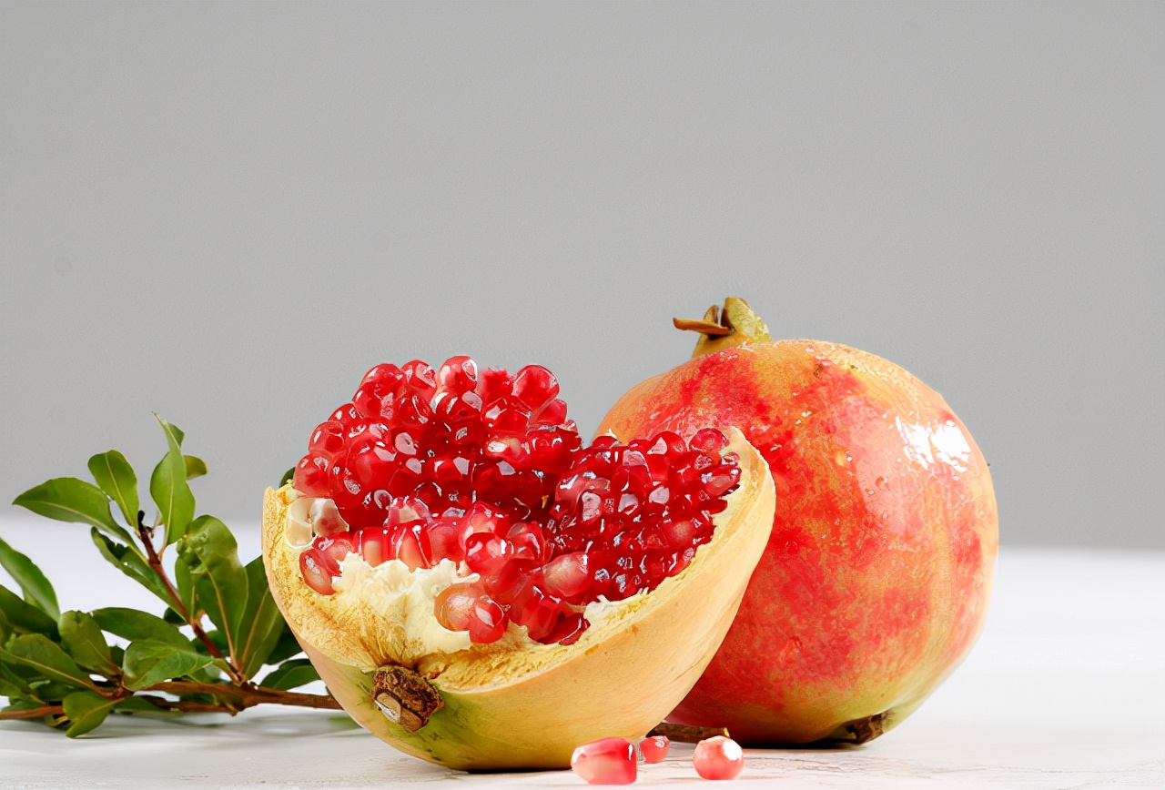 秋天吃石榴对身体有没有伤害,秋季石榴可以多吃吗