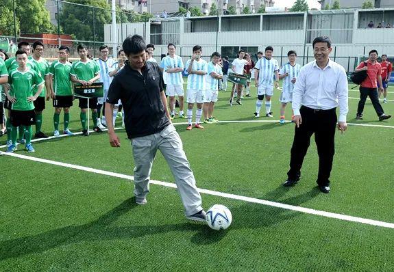 足球运动员吴承瑛现状,吴承瑛是中国最好的左后卫吗