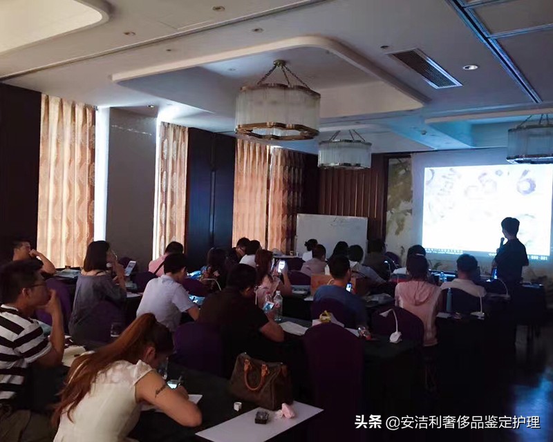 专业人才是香饽饽与奢侈包打交道奢侈品鉴定师练就“火眼金睛”