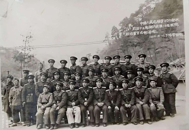 「女兵讲历史」大雪压青松青松挺且直欲知松高洁待到雪化时