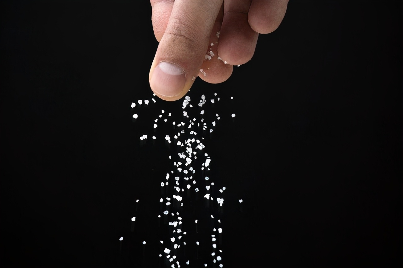 伤口上撒盐能使伤口快速愈合吗,伤口上撒盐有帮助吗