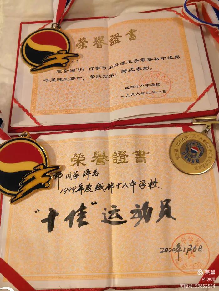 小孩在学校打足球,小孩在踢足球比赛