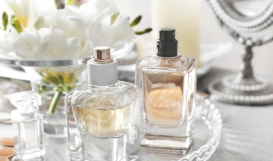 香水喷太多怎样快速消除味道,香水喷多了怎么洗掉啊