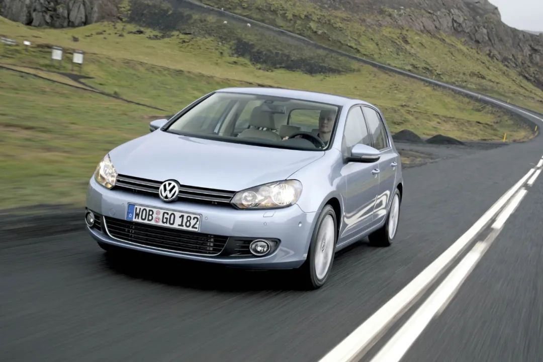 高尔夫8香不香,高尔夫8要买珠光白还是月岩灰