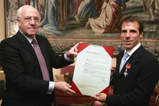 意大利足球佐拉照片,意大利皮耶纳佐拉