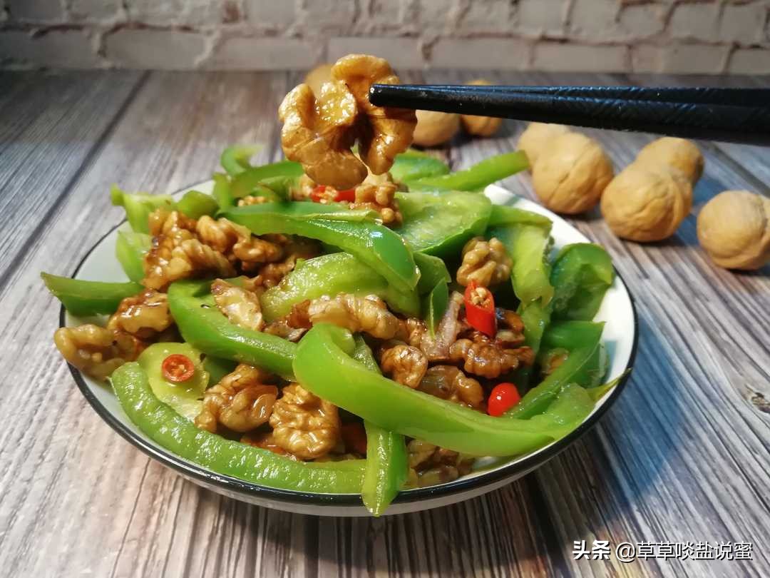 鸡蛋洋葱炒核桃仁,核桃仁炒冰糖