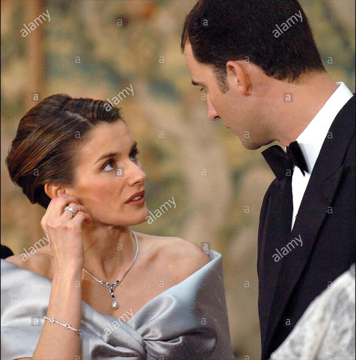 谁说莱蒂齐亚不爱珠宝？光是腕间都很精彩，最爱婆婆送的字母手链