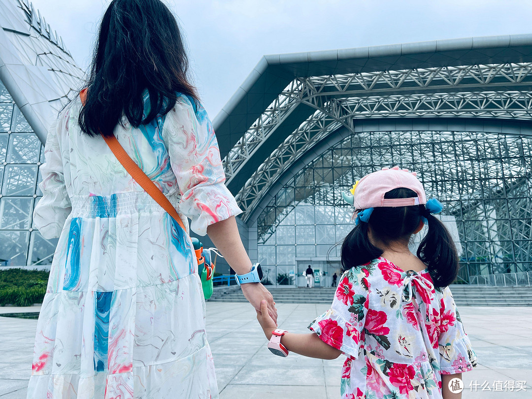 儿童手表的一天：对比、选购、体验，长情陪伴，沉默守护