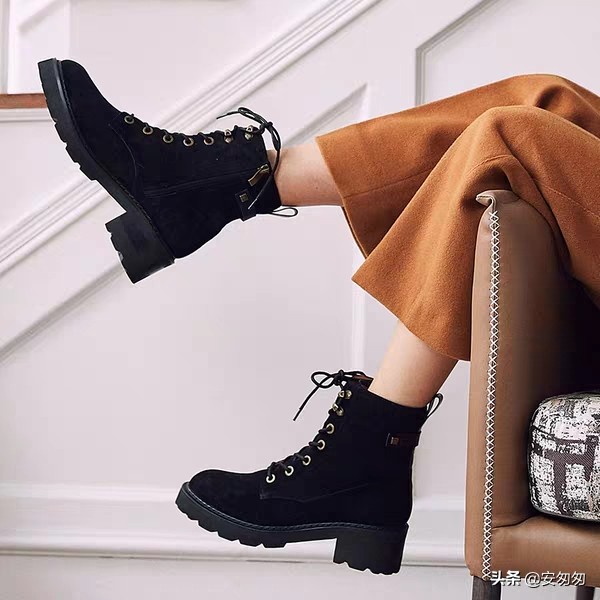 雨天什么鞋最好防水保暖,雨天穿什么鞋好舒适又保暖