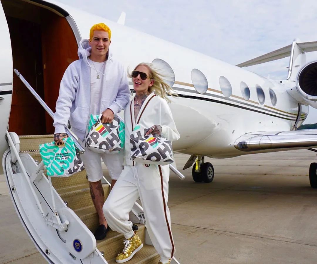 网红如何抗疫？婊气又毒舌的J姐，正在推特上直接打钱