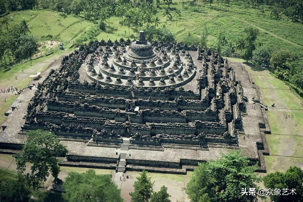 世界最大的佛寺在哪里,婆罗浮屠塔附近寺庙