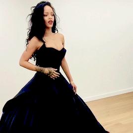 破产的辛德瑞拉ZacPosen！看来裙子再好看，人们买不起也没用