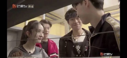 天生的桃花眼，和男演员接触就是*引勾**，狐狸真就是狐狸吗