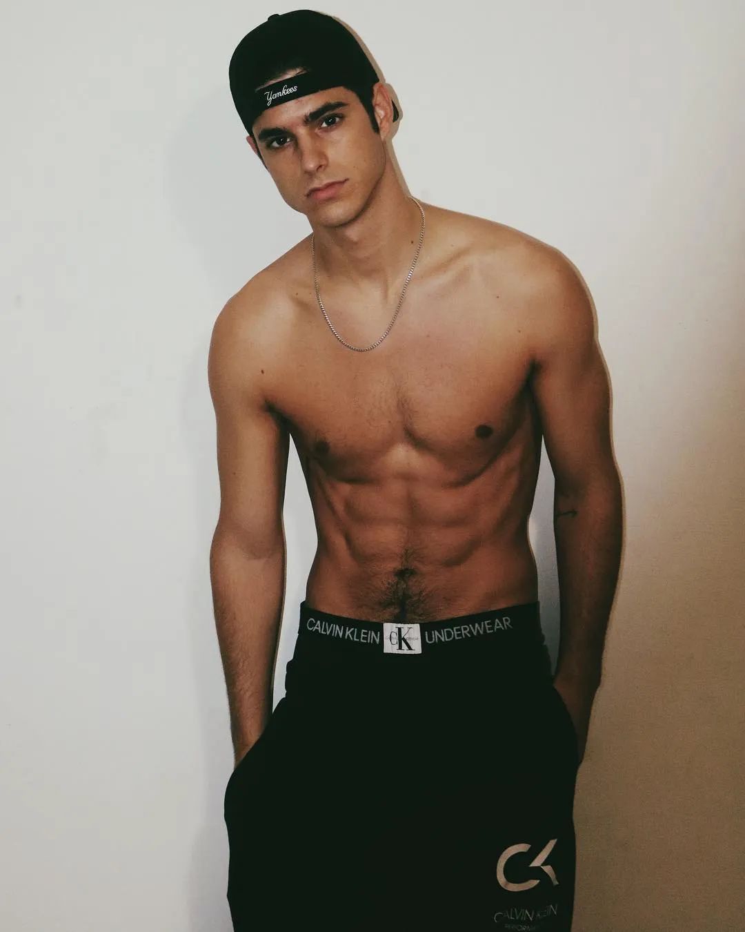 西班牙高颜值男模27岁,西班牙男身高