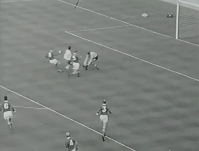 苏联黑蜘蛛,前苏联门将雅辛简介