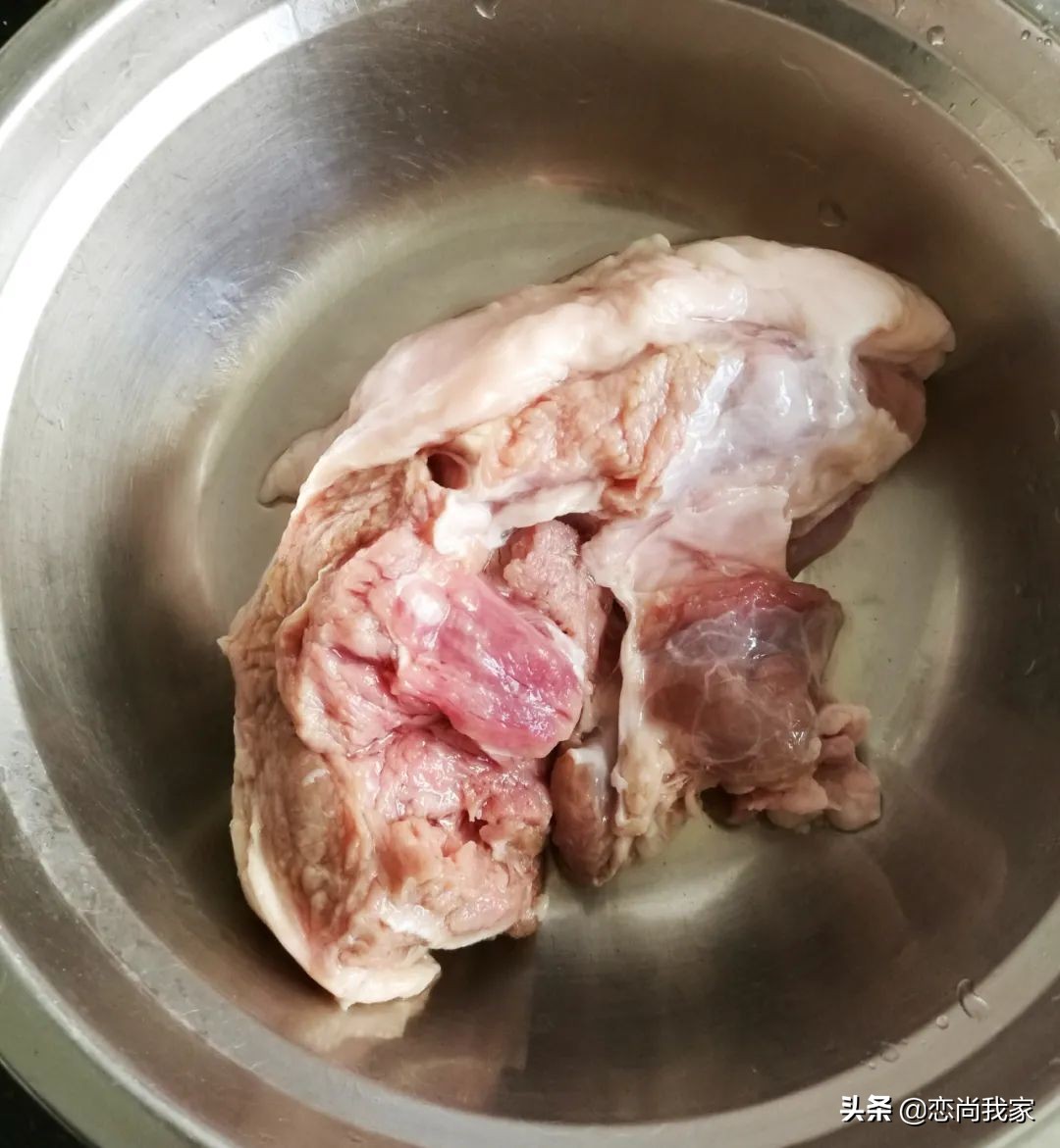 快过年了给家人做什么手工,在家烤羊肉串怎么做没有膻味儿