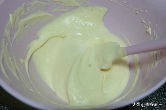 如何用鸡蛋和面粉做最简单的蛋糕,鸡蛋面粉和白砂糖做蛋糕不用牛奶