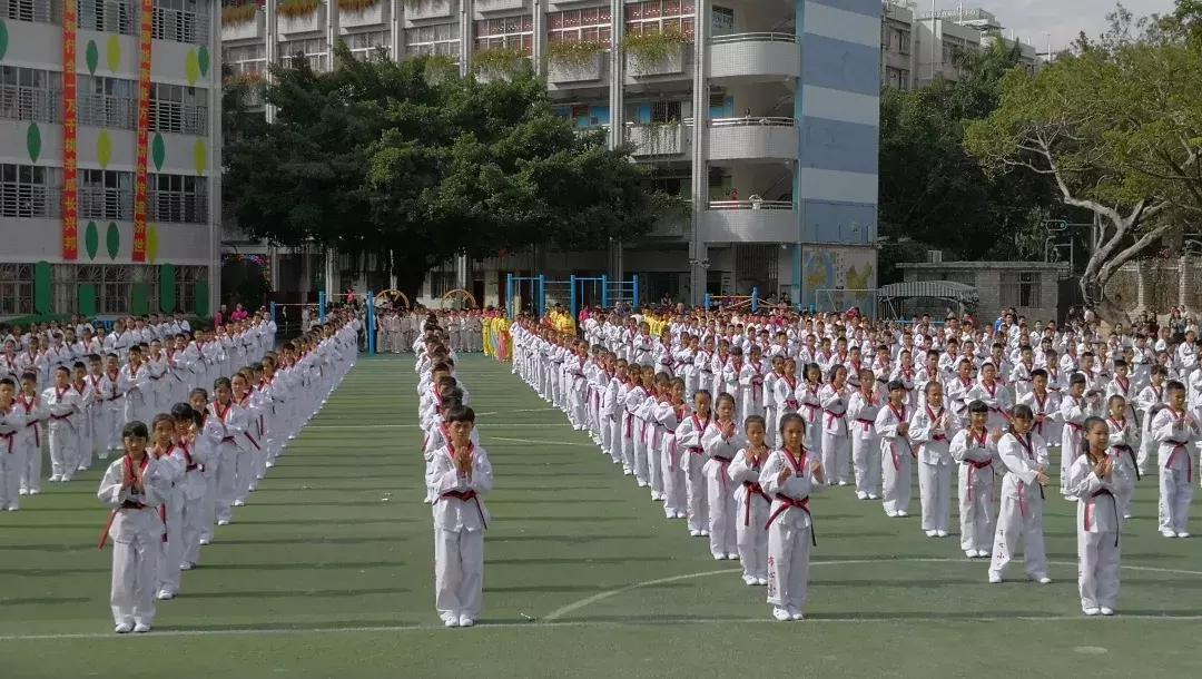 深圳踢足球第一的小学,深圳市足球比较好的小学