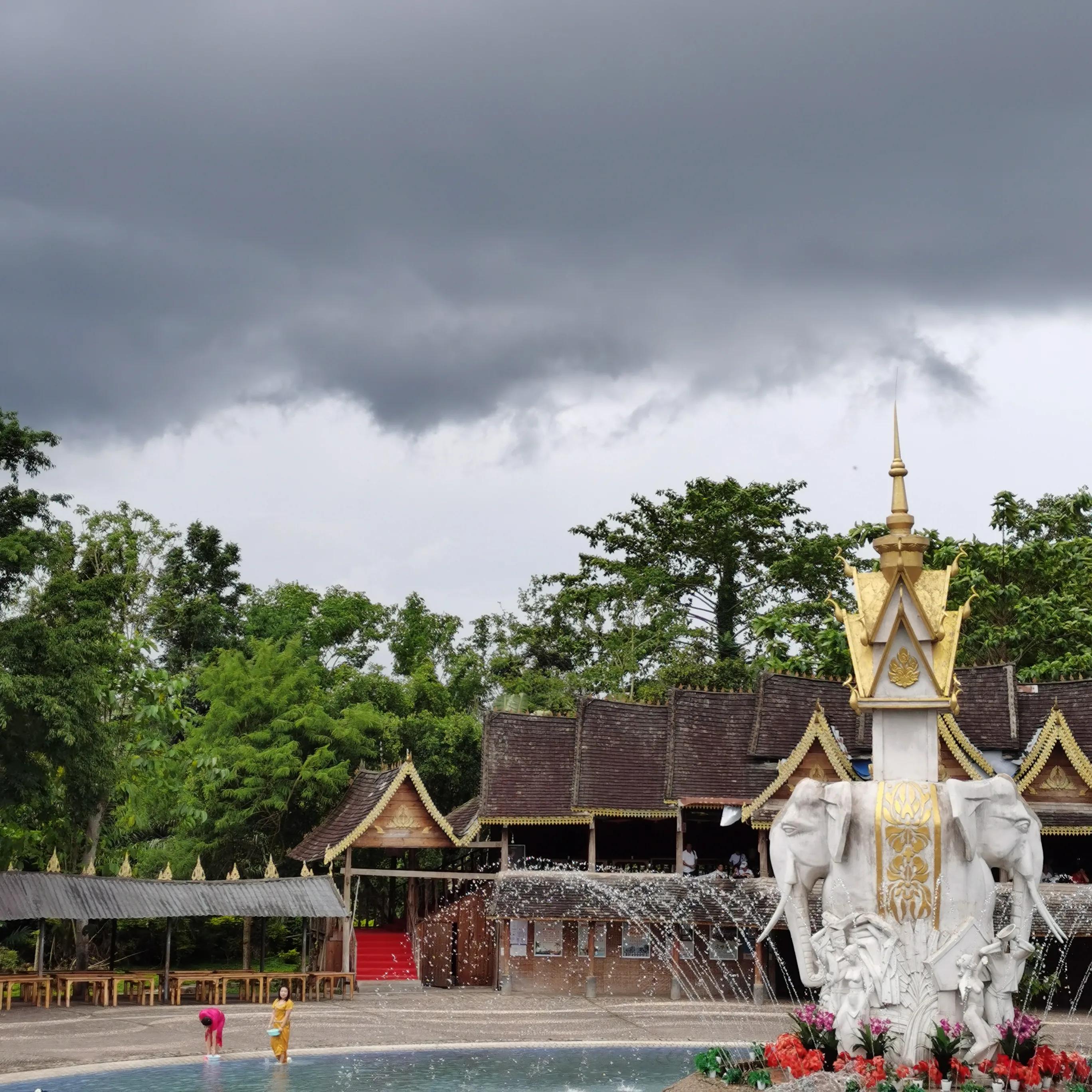 西双版纳曼远村游,西双版纳自由行一天攻略傣族园