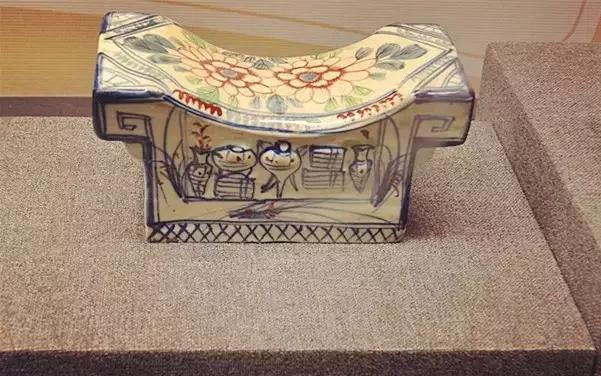 古代人为什么睡那么硬的瓷枕,古人睡觉真的都用瓷枕吗