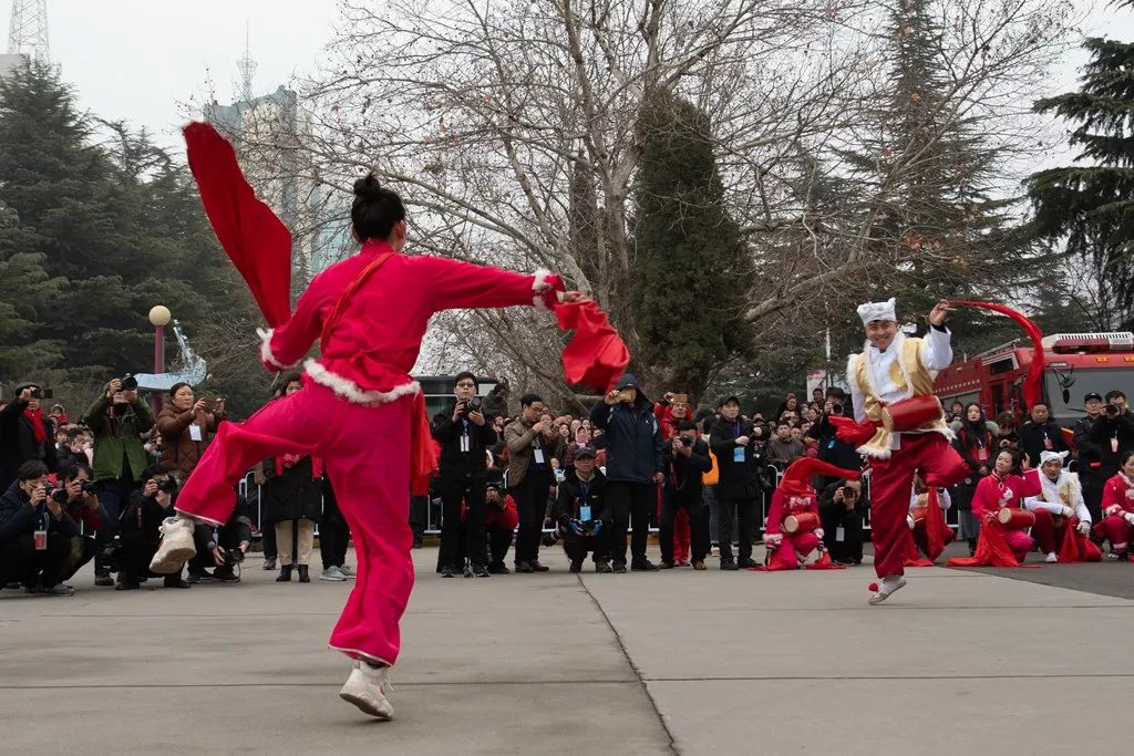 城关镇社火表演安塞腰鼓,社火打腰鼓