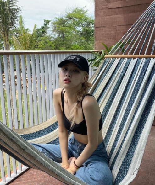 rosie夏威夷碎花裙写真,ros最新穿搭