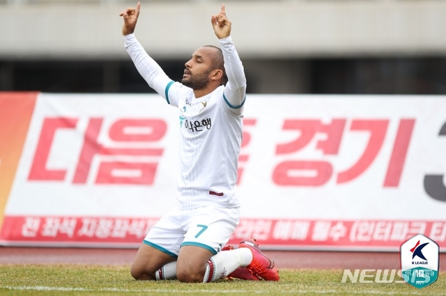 k2瓒崇悆鑱旇禌瀹屾暣瑙嗛,k2vs涓夎彵