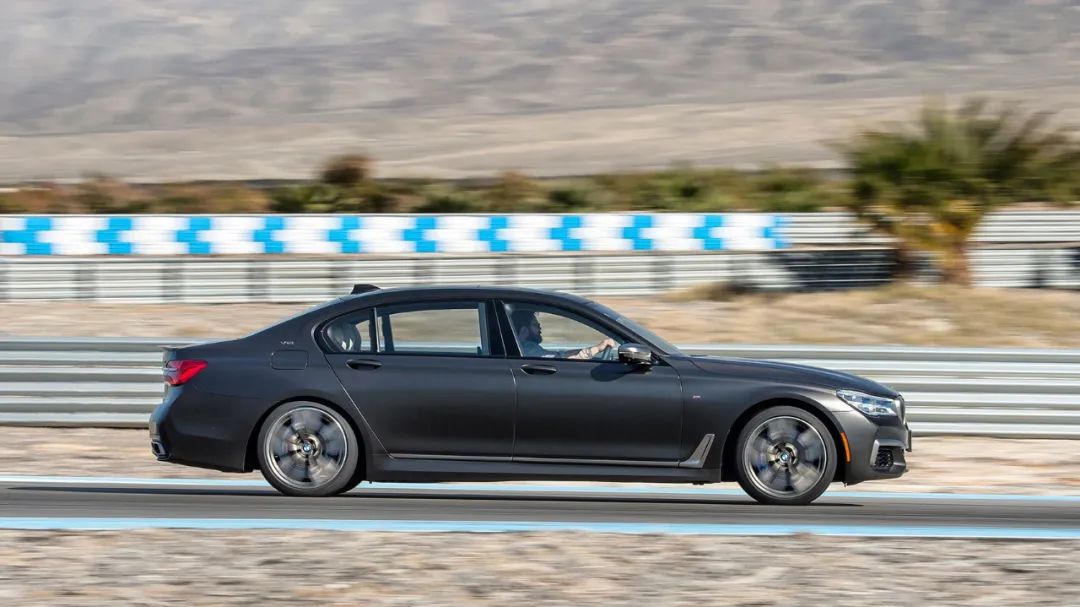 开宝马3系怎么说自己开什么车,现实中开宝马3系是什么水平