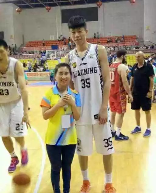 中国旅外球员近日表现汇总，男篮未来可期，张镇麟王泉泽最值期待