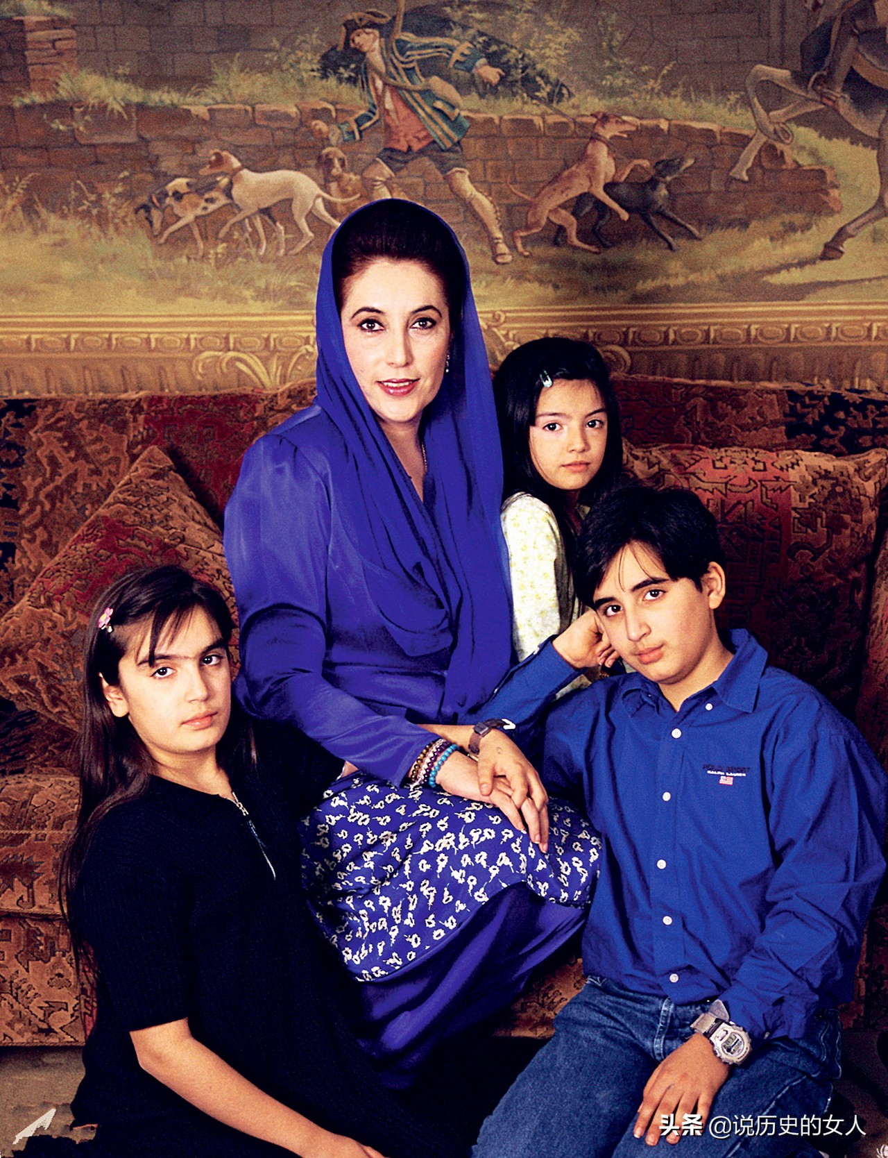 巴基斯坦总理“铁蝴蝶”贝·布托：35岁做总理，54岁遭*杀暗**