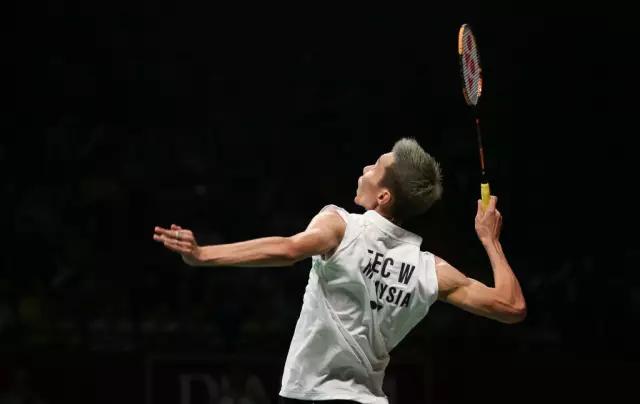 打好后场高球注意事项,对付高远球的正确方法