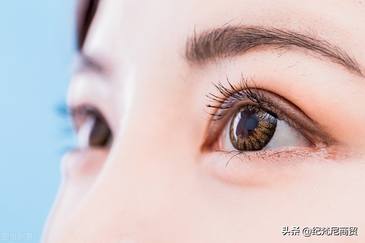 眼部涂了眼霜还用再涂乳液吗,眼霜该怎么涂视频