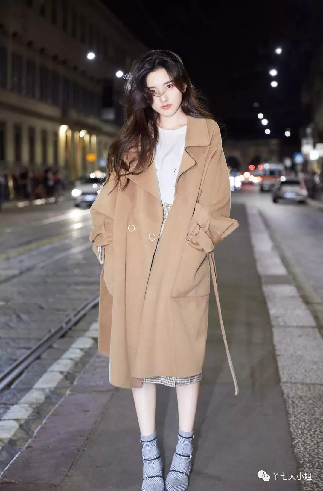 气质驼色让你随意搭配不出错,今秋必备的驼色让你时尚感up