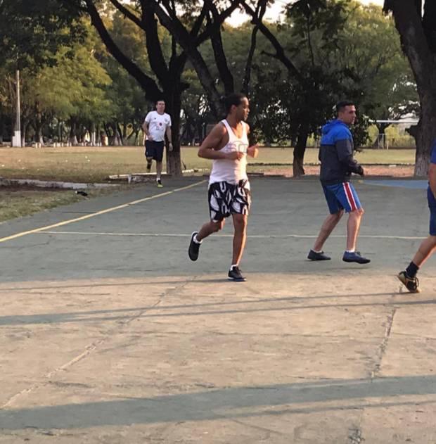 令人唏嘘39岁的小罗复出踢球,网红小罗为什么被关进监狱