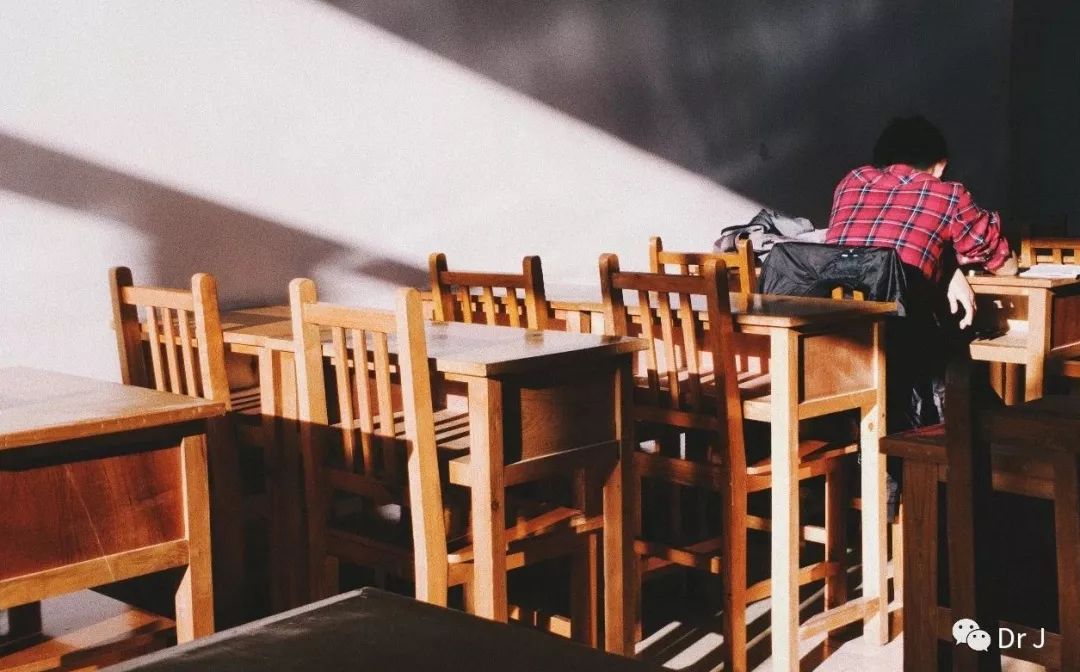 凤凰男至尊：小县城苦读，玩心机保研清华，刚毕业成VP，他可真行