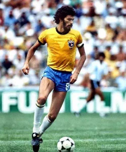 踢球耽误学习,小孩爱踢球影响到学习怎么办