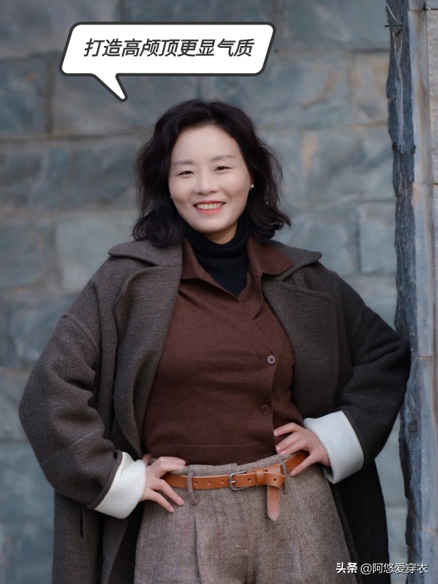 锡纸烫40岁至50岁的减龄短发发型,中年短发50至60岁女人洋气发型