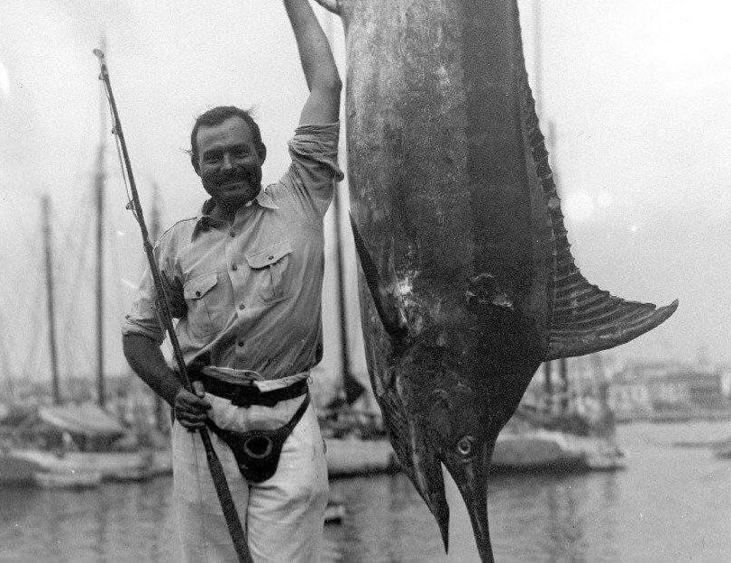 海明威：早年经历5次战争4次车祸2次坠机，晚年却因为FBI而自杀