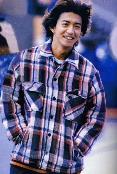 一个人变老，是从嘲笑潮牌和潮人开始的。