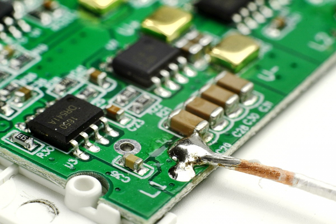 yeelight无线充电夜灯拆解,拆解cyansky手电筒