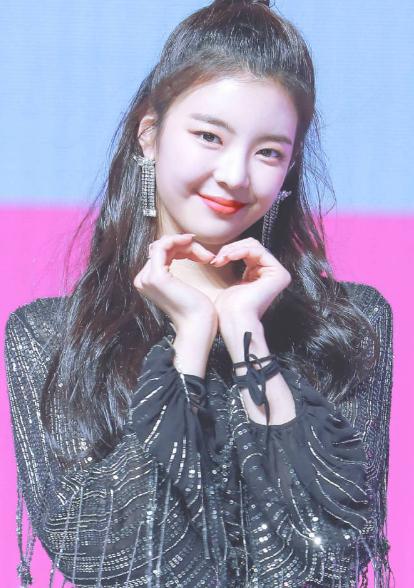 李彩玲家境富裕,家庭和谐的爱豆