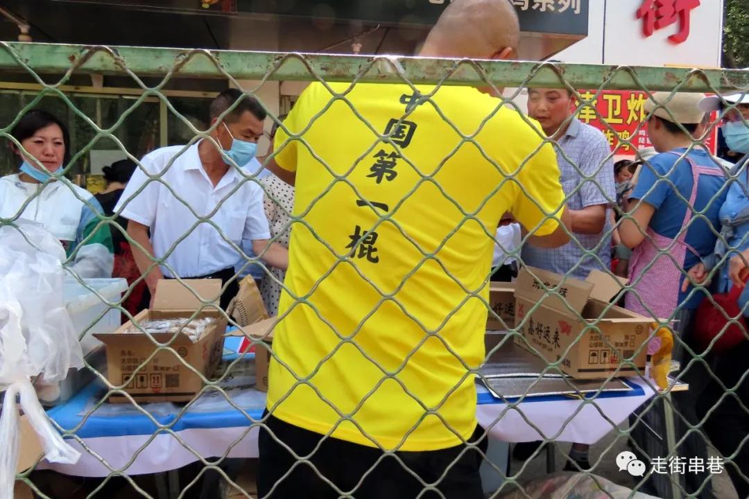 疫情期间还有人摆地摊吗,疫情期间摆摊生活的人