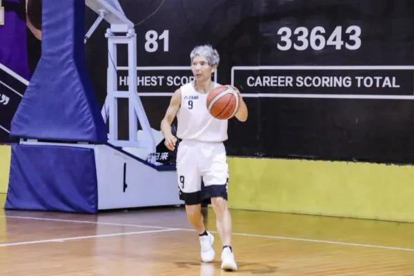 长沙大妈霸占篮球场,长沙大妈占球场跳舞