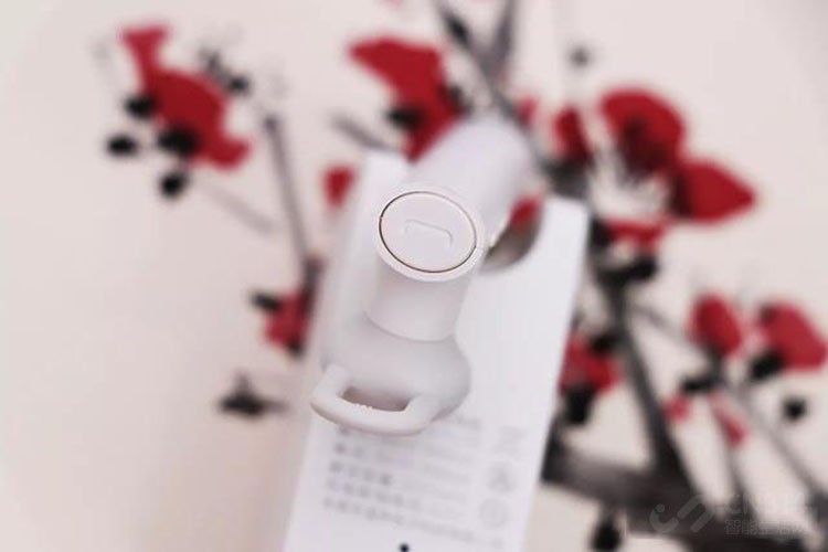 小米蓝牙耳机青春版单耳使用,小米蓝牙耳机airdots青春版不充电