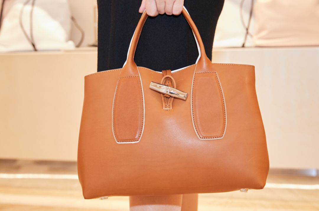 珑骧的包包怎么样好看吗,珑骧包包硬吗