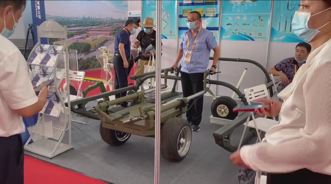 中国战术手推车亮相,为解放军山地部队解决难题,出厂自带黑科技